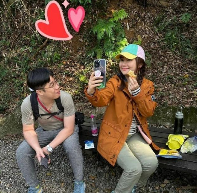 Selina|任家萱小7岁男友正面照曝光！对方称她伤疤像鱼鳞，暂不考虑结婚