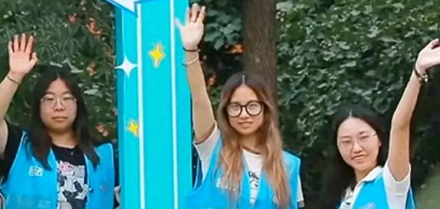 “霸凌三姐妹”化身学姐迎接新生,曝光她们的李敬言却已退学
