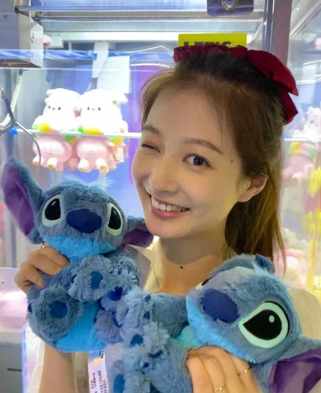 冯琳高颜值生活照,她有一张妩媚的脸,但内心是非常的理性与平和