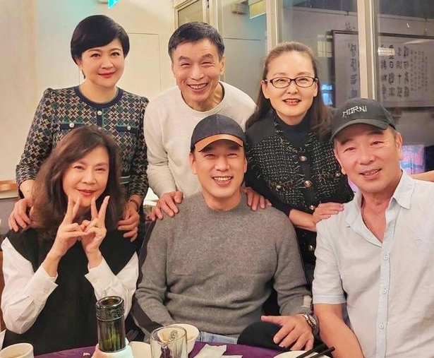 聚会|王耀庆返台参加艺人聚会!“苏培盛”罕露面精神好