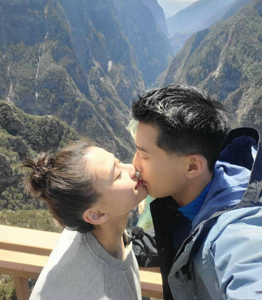 何超莲与窦骁的婚姻，是否走到了尽头，真实与猜测的边界徘徊