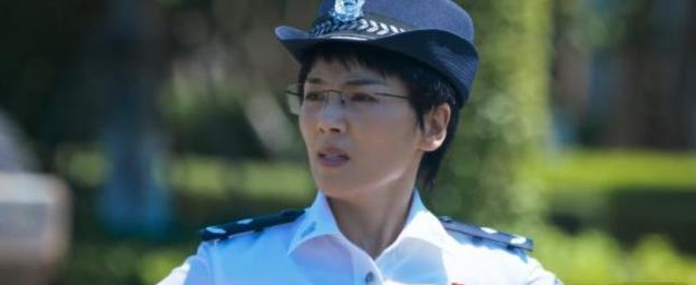 同样演精英,秦岚、刘涛对比袁泉,自然脸医美脸,差距一目了然