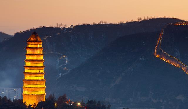 延安|东北一家在延安景区吃饭结账时,花费483元并且吐槽:景区菜太贵