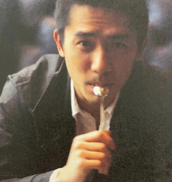 给辱华女团义务帮忙?61岁的梁朝伟,现如今已彻底走上了不归路!