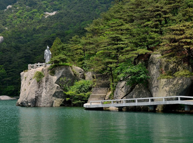 铜仁|坐落在三大名山之一当中，拥有独特的风景，炼丹湖值得关注