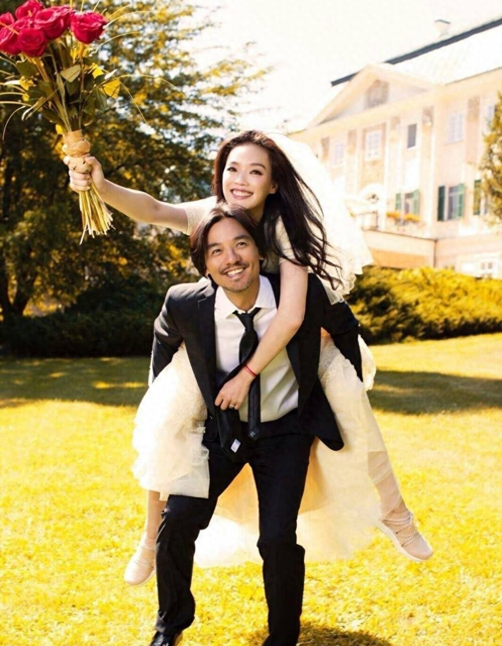 舒淇亮相红毯,宽眼距、小雀斑、大嘴巴的舒淇,到底哪里美?