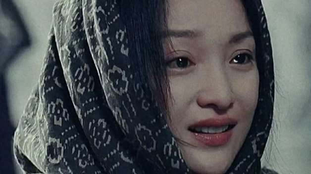 镜头前美若天仙，真人黑瘦干瘪，这9位“上镜脸”的女星反差好大