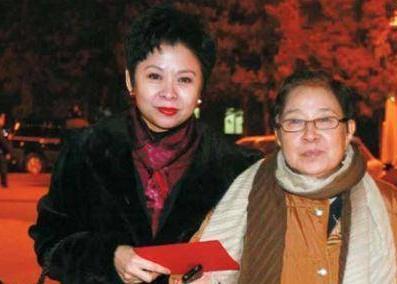 从歌坛天后到“无人问津”的董文华，她跌落的口碑终究还是回不去