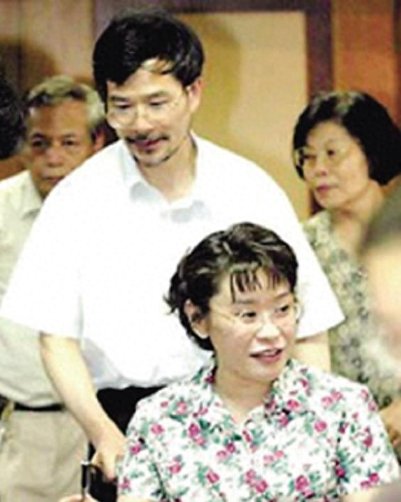 激励了几代人的张海迪，风采依旧！张海迪的爱情，也羡煞众人！