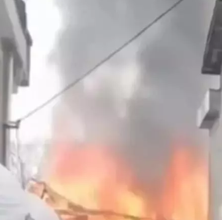 村民办丧事楼房被烧损失百万,房子和财产全部烧光,棺材被抢出来