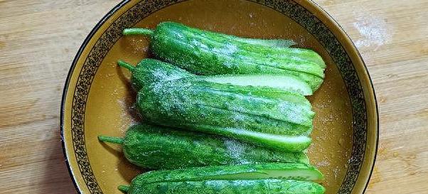 黄瓜|腌黄瓜怎样腌好吃又脆，这种做法很不错，开胃美味，下饭还解腻