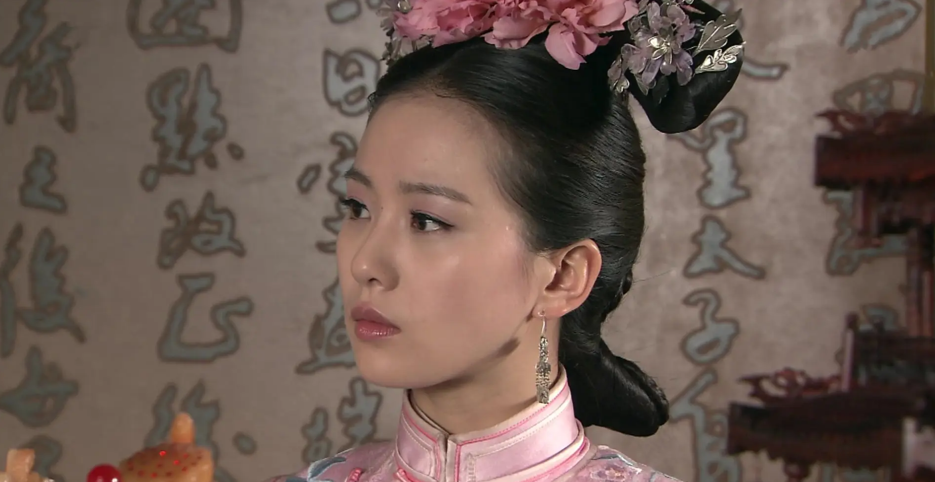 杨紫|杨紫脸再次崩塌!一阵不见又变模样,童瑶被嘲像小老太,孙俪怪