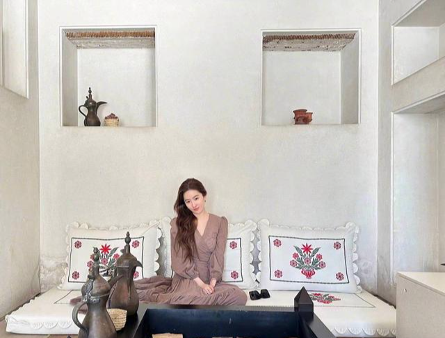 刘亦菲异域风旅游照惊艳曝光，如公主殿下般养眼