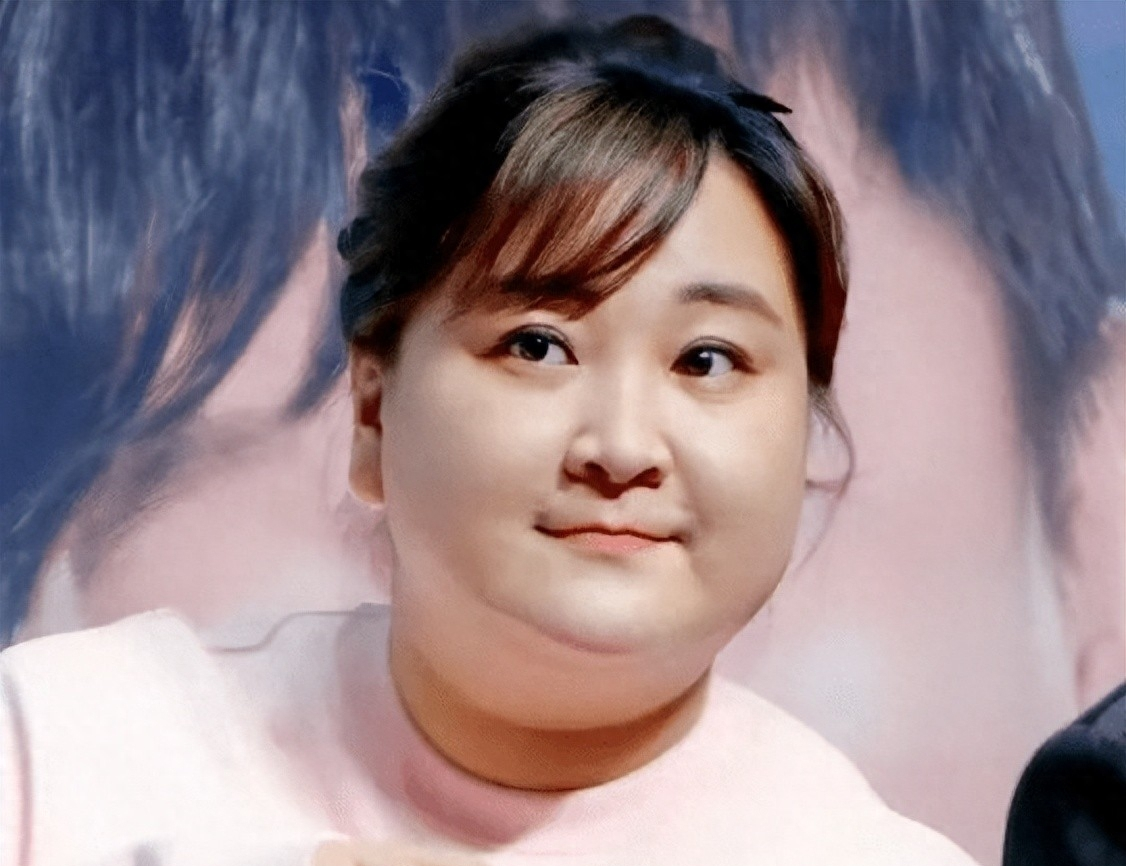 贾玲减肥成功：做一个爱美的女人！她和孙集斌站在一起，有夫妻相