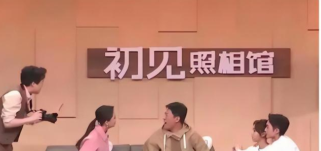 2024年春晚成了杂货铺?明星嘉宾引热议,看来今年的电费又省下了