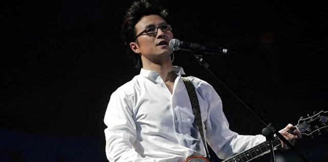 善恶终有报！“婚内出轨、嗜赌成瘾”的汪峰，活成了一个“笑话”