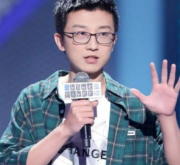 相声|新晋节目“脱口秀”，嘲讽事件频发生，被官方亲点名