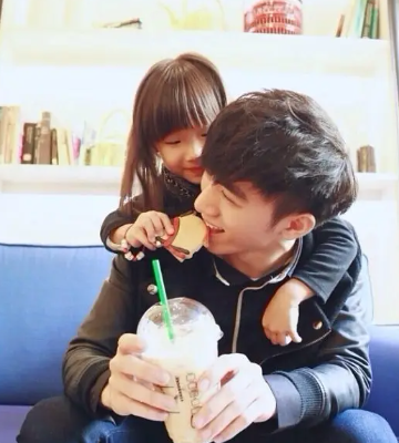 女孩|27岁女孩每晚和29岁哥哥同睡,至今不找男友,坦言就想和哥哥过一辈子(下)