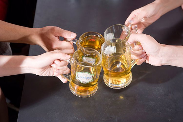 运动|美国大学耗时15年研究：适度喝酒或比运动更能长寿，是真的吗？