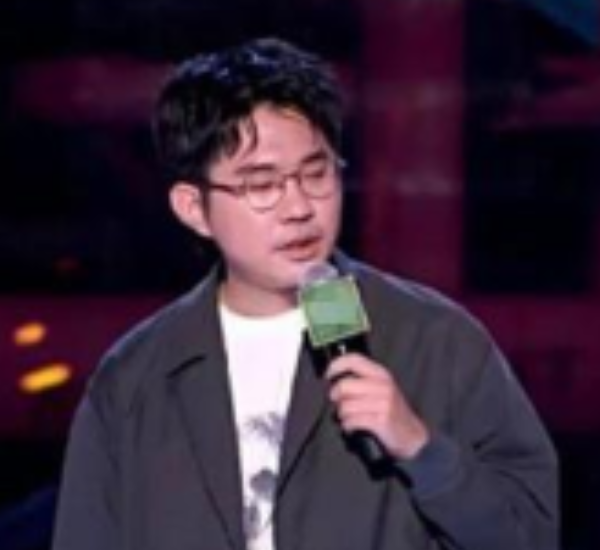 相声|新晋节目“脱口秀”，嘲讽事件频发生，被官方亲点名