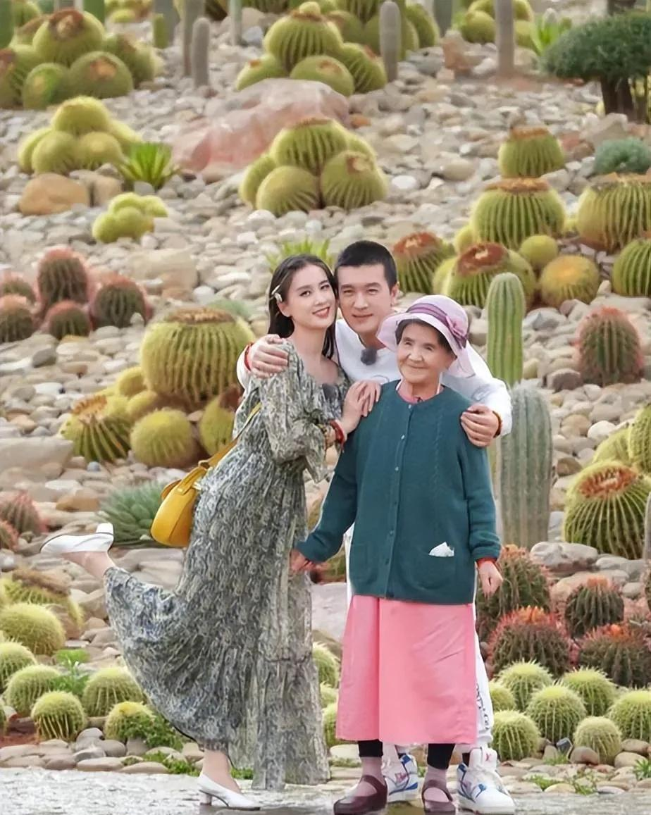 杨幂|李亚鹏第一次到杨子家做客，出手阔绰，买下3000万天珠送给小女儿