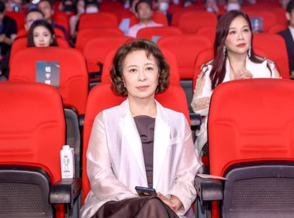 张小斐|优秀女演员刘佳，已经出道将近50年，演过很多成功的角色