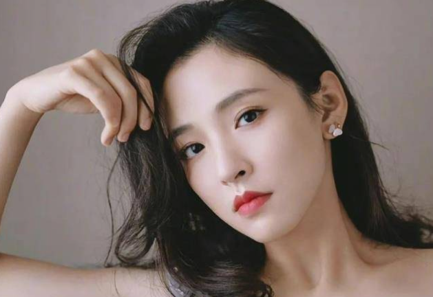 吴倩|张嘉倪.吴倩 同台参加综艺