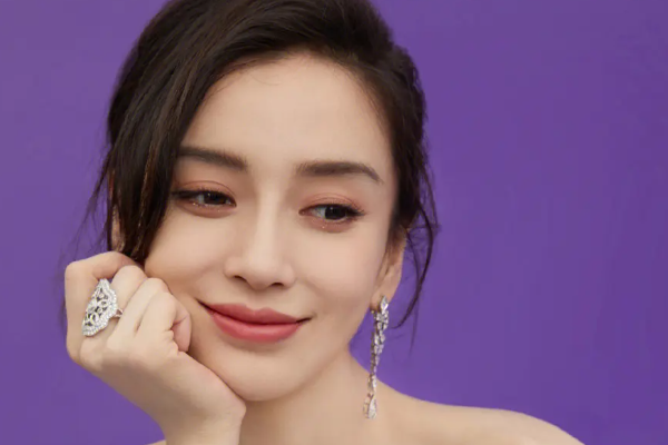 纽约|杨颖纽约惊艳全球, 行踪神秘引起讨论, 疑似为资源巴结大人物