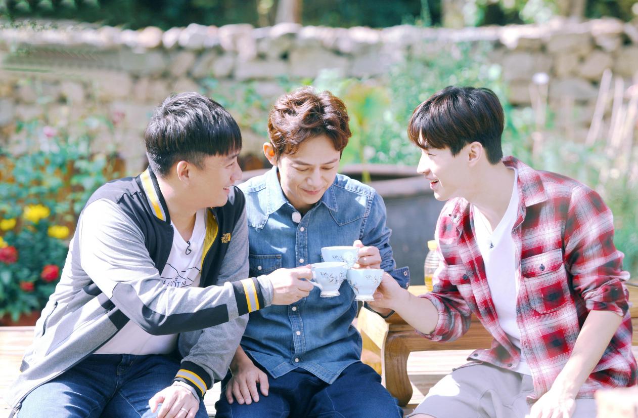 黄磊|黄磊说自己录的综艺太多了，《向往的生活》被暂停