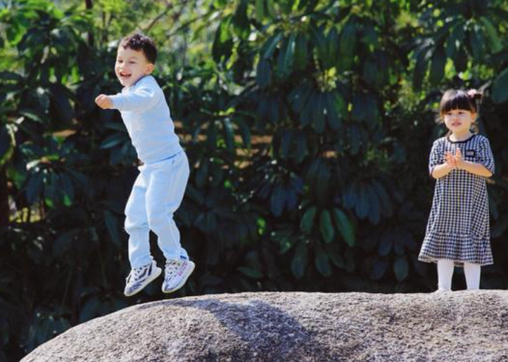 女孩|27岁女孩每晚和29岁哥哥同睡,至今不找男友,坦言就想和哥哥过一辈子(下)