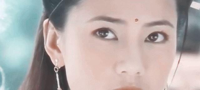 裸替一天8000元，床戏、吻戏都是真的，揭秘20万群演的真实情况！