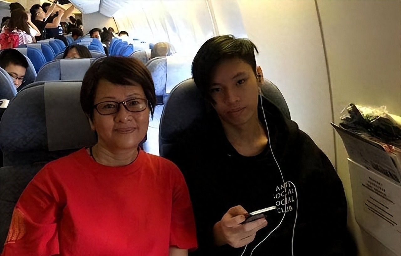 罗嘉良老得认不出来!嫌弃前妻长得丑而离婚,前妻至今仍孤身一人