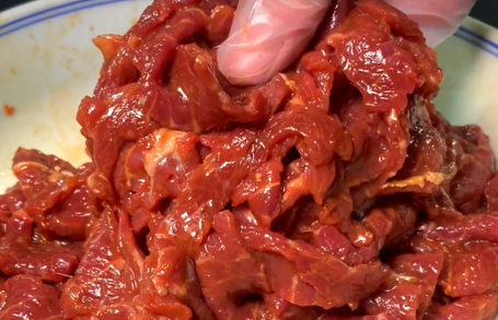 牛肉|牛肉怎么腌制才嫩，不干不柴不塞牙，鲜香嫩滑入味