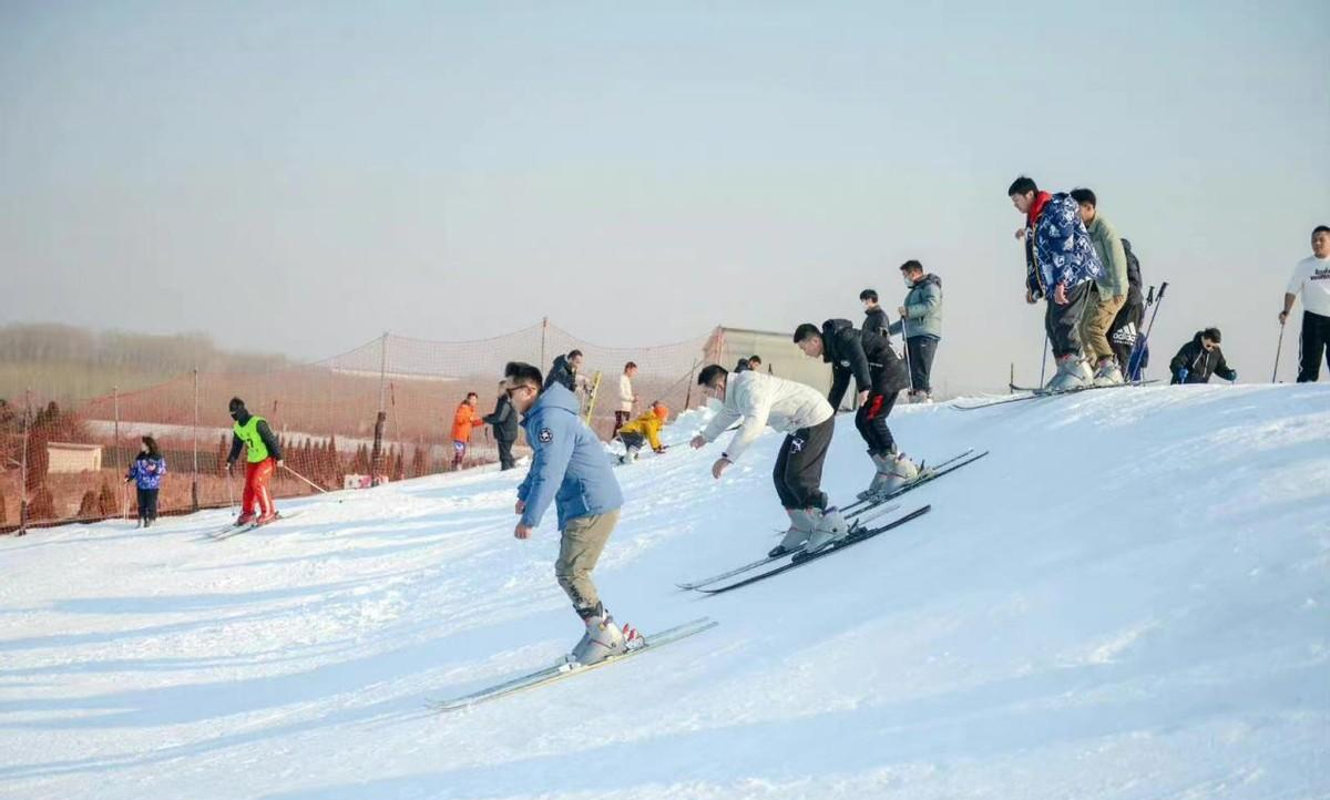 唯品会|各地出现冰雪“热”!年轻人钟情户外,京东唯品会上早有征兆