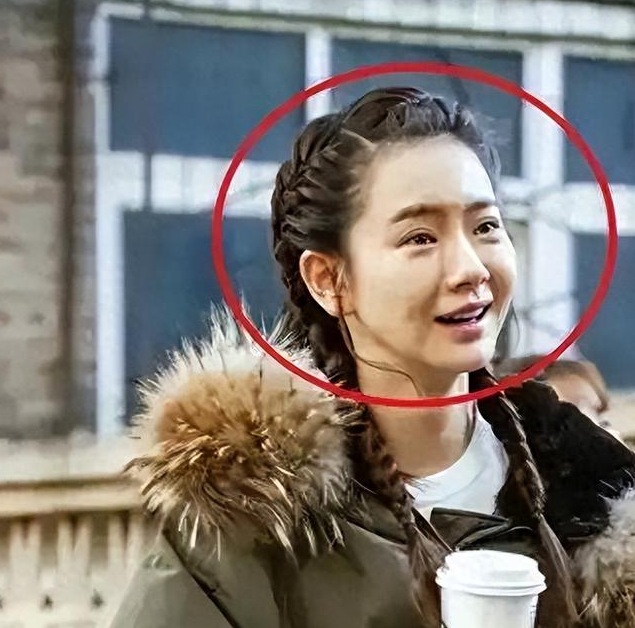 镜头前美若天仙，真人黑瘦干瘪，这9位“上镜脸”的女星反差好大