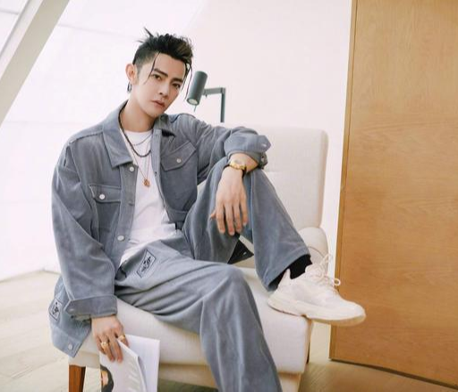 汪东城:明明自己过得一地鸡毛,却看不得人间疾苦