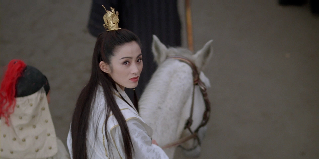 这个导演太幸福！他看过邱淑贞最娇羞的模样！摸过朱茵景甜的肌肤