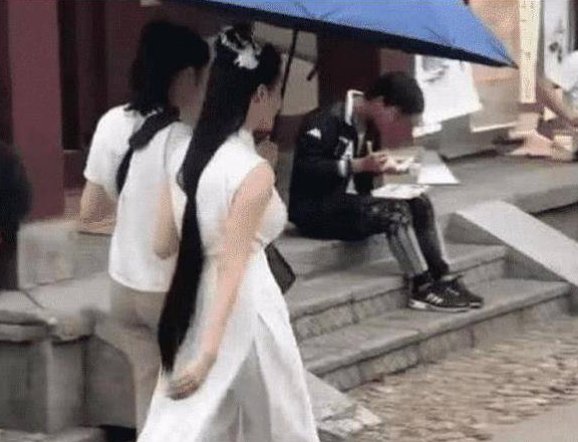 有一种“尴尬”叫横店女群演,这脸长得能演好戏吗?