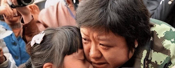 摘掉韩红“虚伪”的慈善面具?是时候扯掉这些人的“遮羞布”了