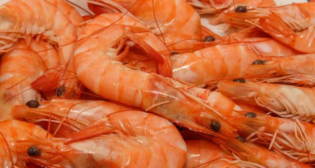 |鲜虾不要直接放冰箱，学会2个简单方法，保存时间长，肉质更新鲜