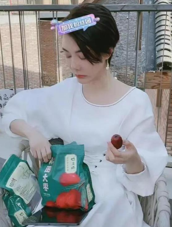 把假货当真的卖,粉丝不买张口就骂,这几位的吃相太难看