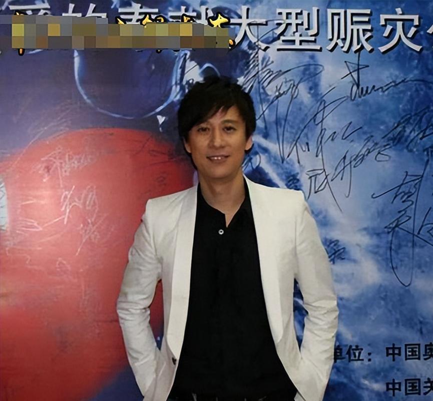 55岁解晓东近况流出,与阎维文朱时茂聚餐,喝12元饮料引热议