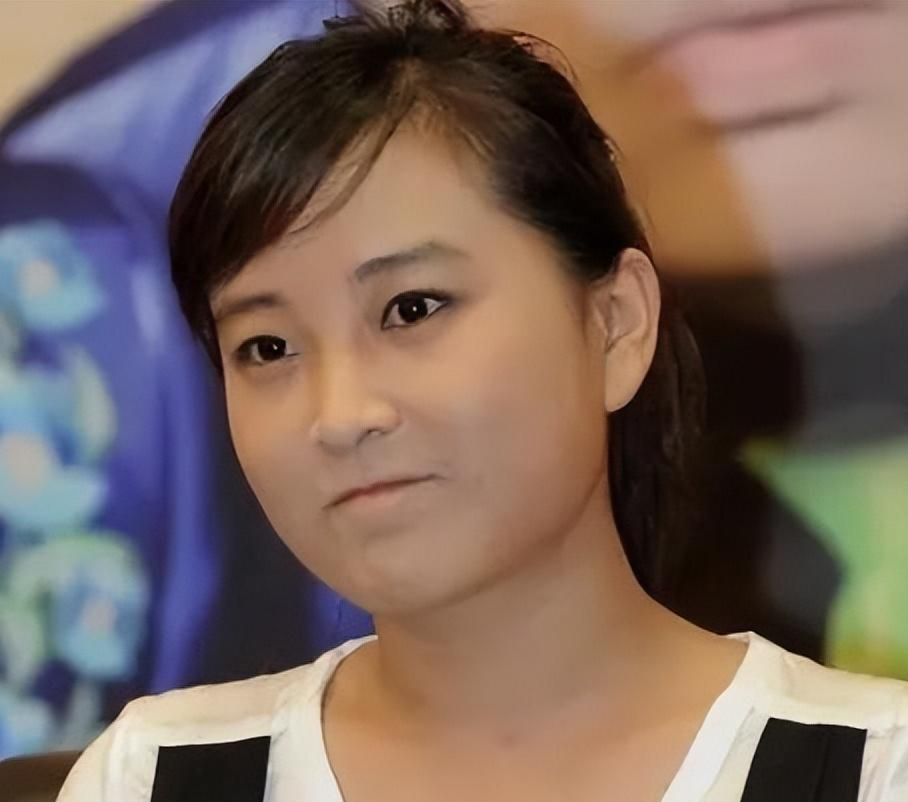 短发 贾玲整容式近照曝光：暴瘦数十斤后颜值好看，背后是心酸泪