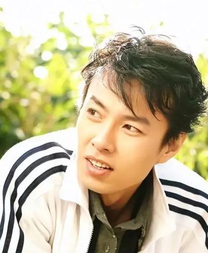 因穷被女友嫌弃,一气之下娶了普通女教师的朱铁,如今过得怎样?