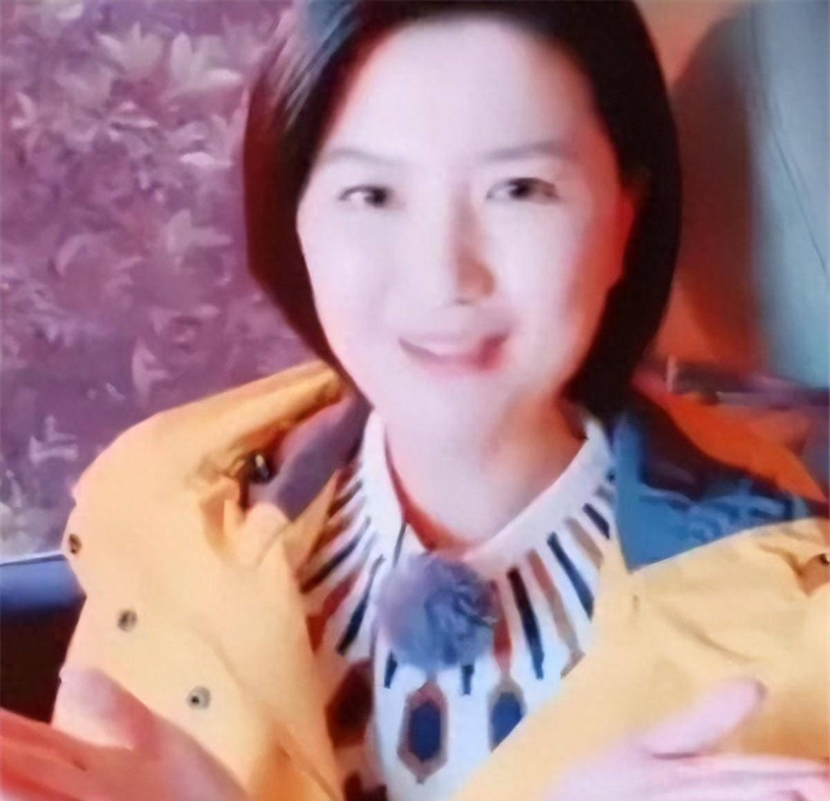 陈蓉近照，被吊销主持人证，复出转幕后，永远失去了主持的机会！