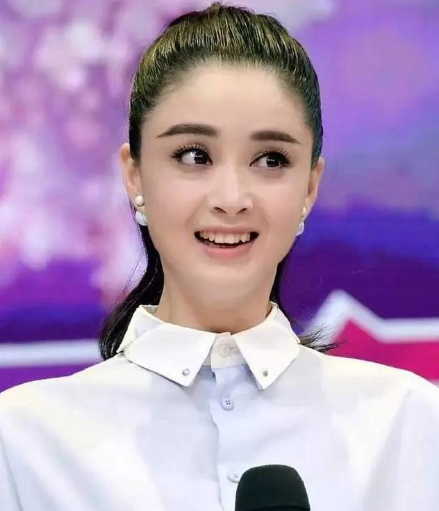 虎牙|半个娱乐圈都做牙，假牙成了潮流，“丑”的千奇百怪一笑就露馅