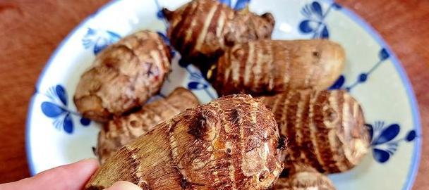 芋头|大量上市，秋天敞开吃，一通顺、二健脾胃、三强免疫，炖一锅真香