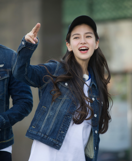 疯马秀风波后，Angelababy首露面，发声表明立场！