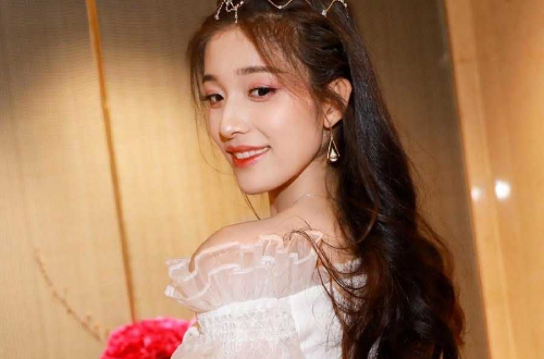 钟丽丽|钟丽丽，长相清纯、外形姣好
