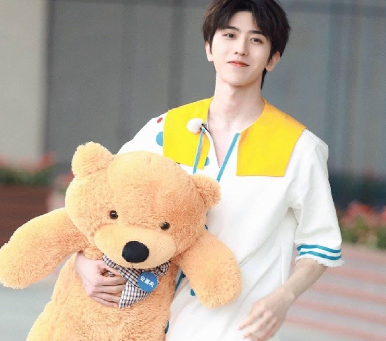 |《奔跑吧》延期原因曝光！或因为常驻嘉宾塌房，被迫删除其戏份